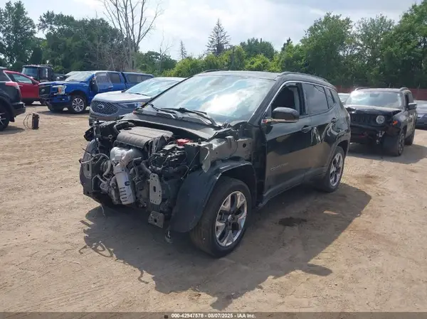 3C4NJDCB8KT766877 2019 JEEP COMPASS - Image 2