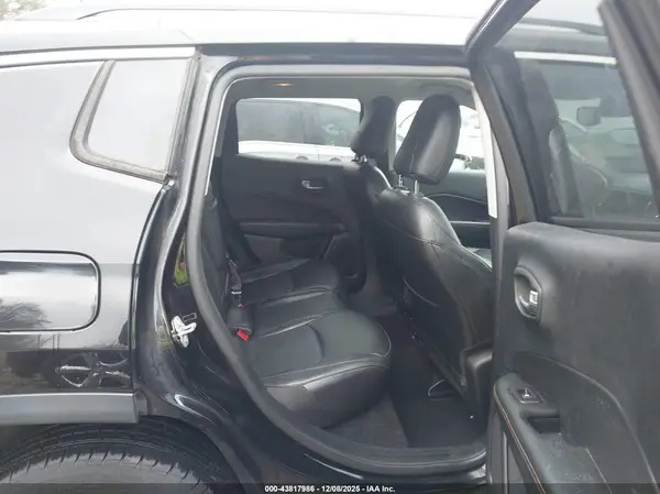 3C4NJDCB8KT766958 2019 JEEP COMPASS - Image 8