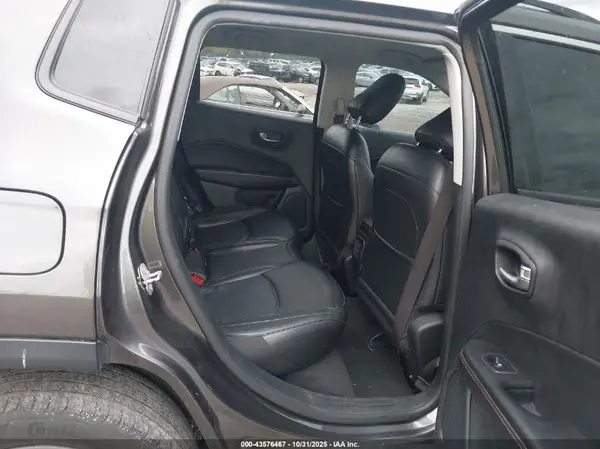 3C4NJDCB8KT775644 2019 JEEP COMPASS - Image 8