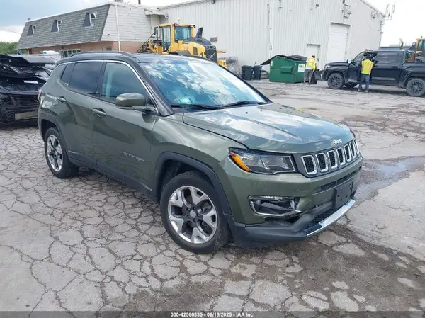 3C4NJDCB8KT812496 2019 JEEP COMPASS - Image 1