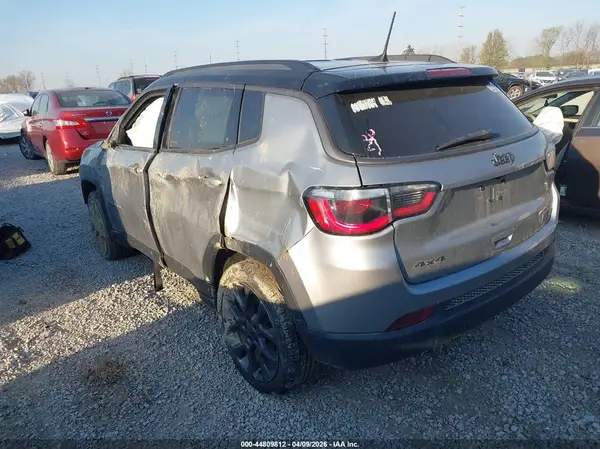3C4NJDCB8LT155054 2020 JEEP COMPASS - Image 3