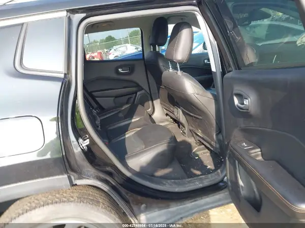 3C4NJDCB8MT576323 2021 JEEP COMPASS - Image 8