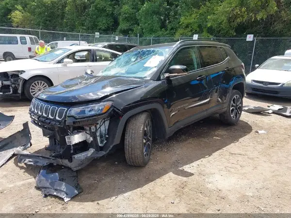 3C4NJDCB8NT110084 2022 JEEP COMPASS - Image 2
