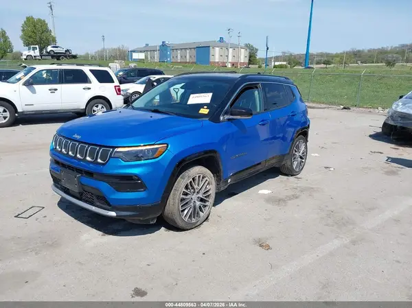 3C4NJDCB8NT129945 2022 JEEP COMPASS - Image 2