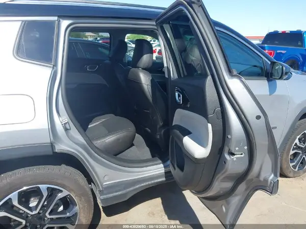 3C4NJDCB8NT155493 2022 JEEP COMPASS - Image 8