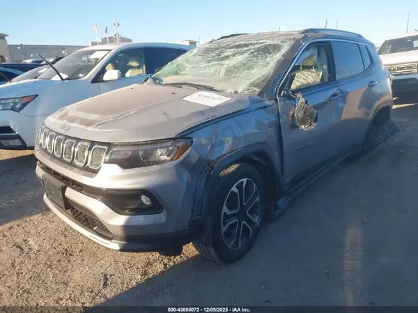 3C4NJDCB8NT173055 2022 JEEP COMPASS - Image 2