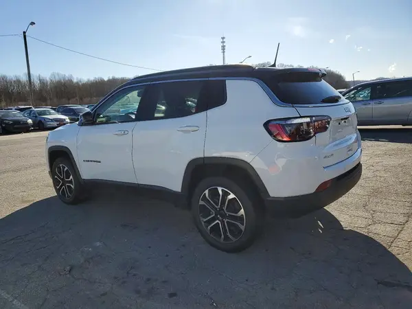 3C4NJDCB8NT214669 2022 JEEP COMPASS - Image 2