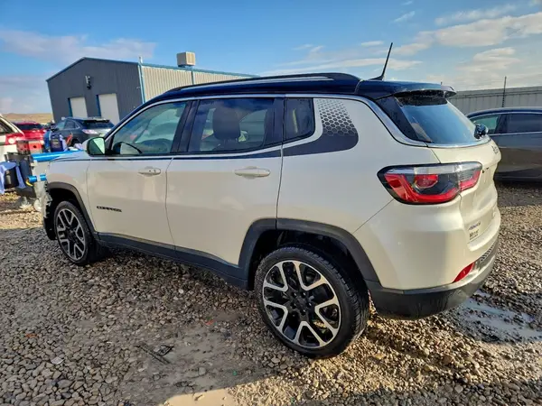 3C4NJDCB9JT102067 2018 JEEP COMPASS - Image 2