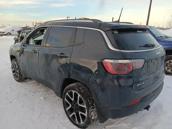 3C4NJDCB9JT108256 2018 JEEP COMPASS - Image 2