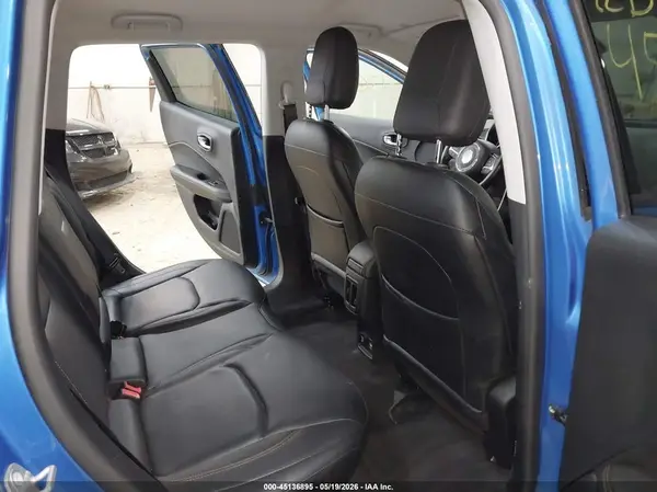 3C4NJDCB9JT117085 2018 JEEP COMPASS - Image 8