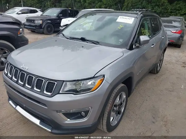 3C4NJDCB9JT135960 2018 JEEP COMPASS - Image 2
