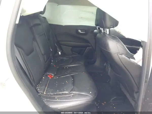 3C4NJDCB9JT178856 2018 JEEP COMPASS - Image 8