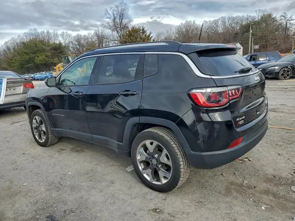 3C4NJDCB9JT201732 2018 JEEP COMPASS - Image 2