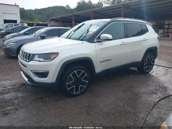 3C4NJDCB9JT206557 2018 JEEP COMPASS - Image 2