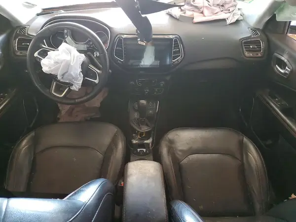 3C4NJDCB9JT209569 2018 JEEP COMPASS - Image 8