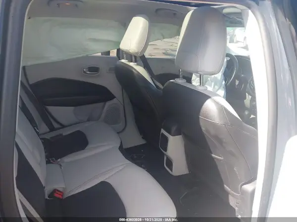 3C4NJDCB9JT212553 2018 JEEP COMPASS - Image 8