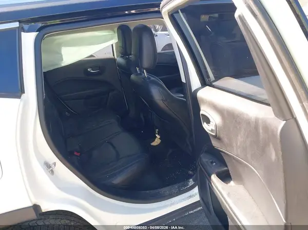 3C4NJDCB9JT212567 2018 JEEP COMPASS - Image 8