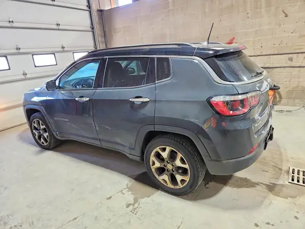 3C4NJDCB9JT222368 2018 JEEP COMPASS - Image 2