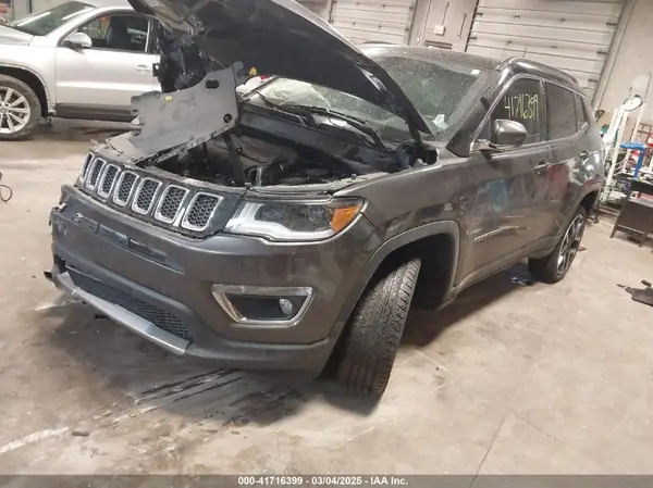 3C4NJDCB9JT245942 2018 JEEP COMPASS - Image 2