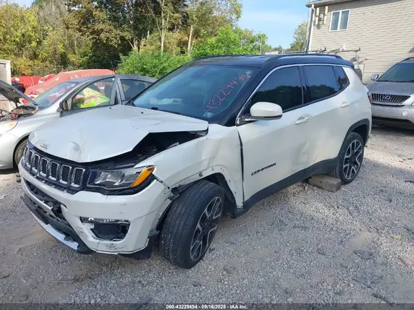 3C4NJDCB9JT256875 2018 JEEP COMPASS - Image 2