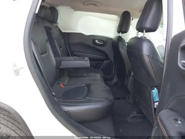 3C4NJDCB9JT256875 2018 JEEP COMPASS - Image 8
