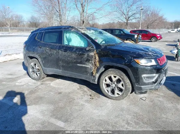 3C4NJDCB9JT264085 2018 JEEP COMPASS - Image 1
