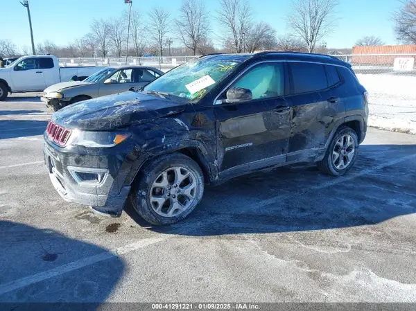 3C4NJDCB9JT264085 2018 JEEP COMPASS - Image 2