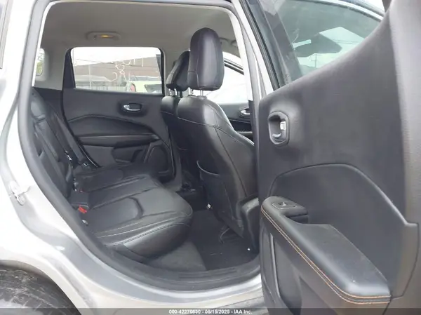 3C4NJDCB9JT267021 2018 JEEP COMPASS - Image 8