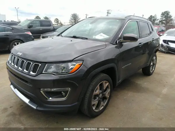 3C4NJDCB9JT267097 2018 JEEP COMPASS - Image 2