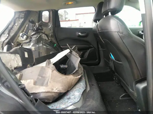3C4NJDCB9JT267097 2018 JEEP COMPASS - Image 8