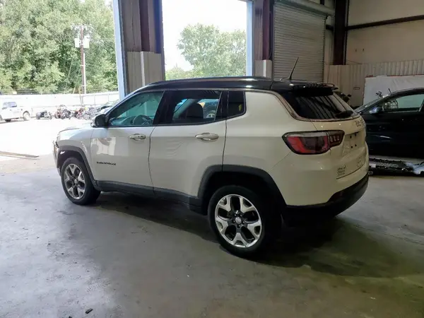 3C4NJDCB9JT283252 2018 JEEP COMPASS - Image 2