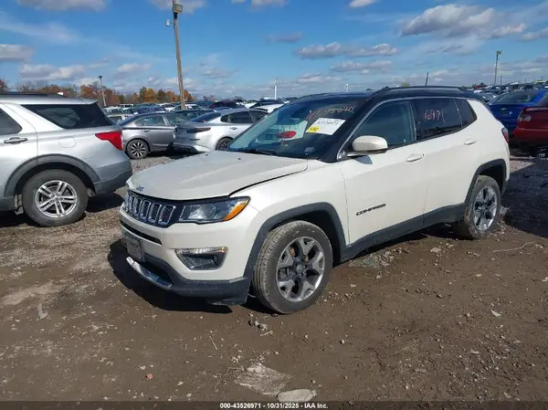 3C4NJDCB9JT306870 2018 JEEP COMPASS - Image 2
