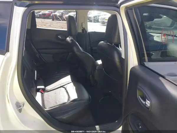 3C4NJDCB9JT306870 2018 JEEP COMPASS - Image 8