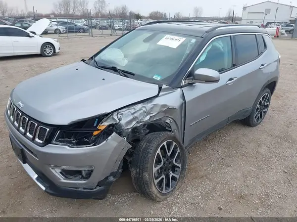 3C4NJDCB9JT319277 2018 JEEP COMPASS - Image 2