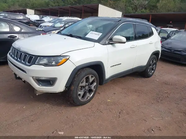 3C4NJDCB9JT330702 2018 JEEP COMPASS - Image 2