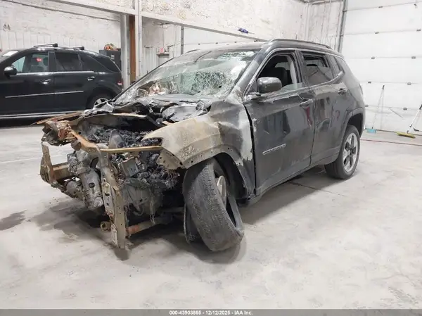 3C4NJDCB9JT341005 2018 JEEP COMPASS - Image 2