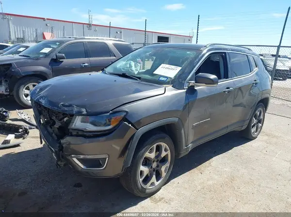3C4NJDCB9JT354529 2018 JEEP COMPASS - Image 2