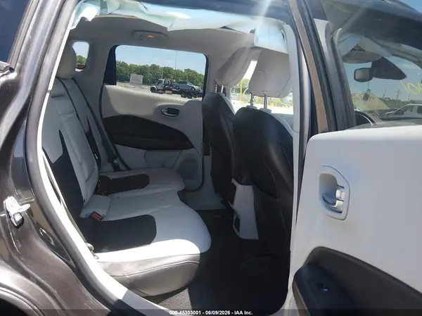 3C4NJDCB9JT360511 2018 JEEP COMPASS - Image 8