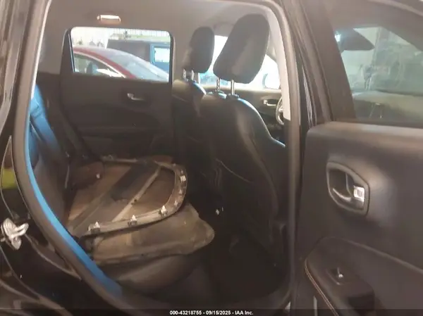 3C4NJDCB9JT372688 2018 JEEP COMPASS - Image 8