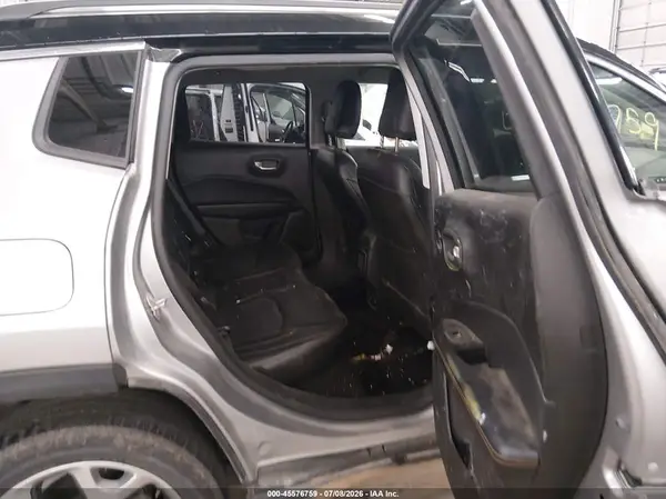 3C4NJDCB9JT399342 2018 JEEP COMPASS - Image 8