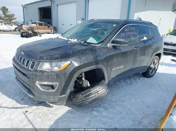 3C4NJDCB9JT433926 2018 JEEP COMPASS - Image 2