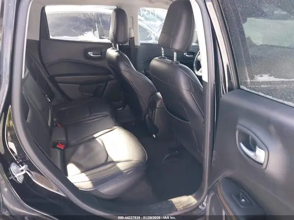3C4NJDCB9JT433926 2018 JEEP COMPASS - Image 8