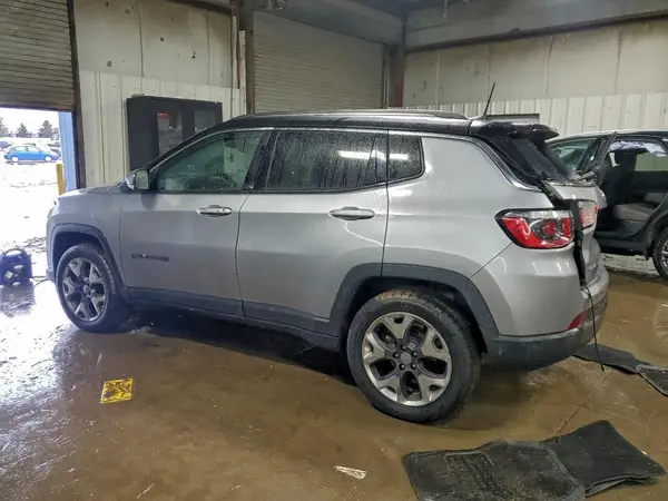 3C4NJDCB9JT437085 2018 JEEP COMPASS - Image 2