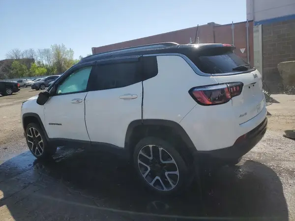 3C4NJDCB9JT458227 2018 JEEP COMPASS - Image 2