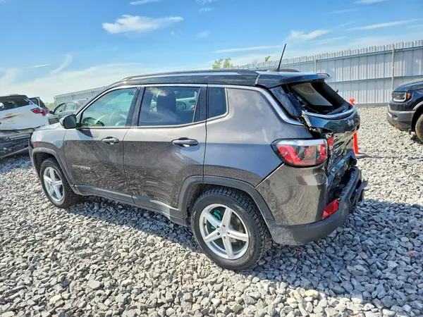 3C4NJDCB9JT470605 2018 JEEP COMPASS - Image 2