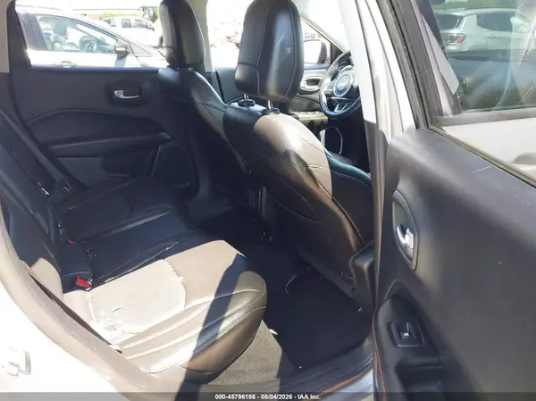 3C4NJDCB9JT470734 2018 JEEP COMPASS - Image 8