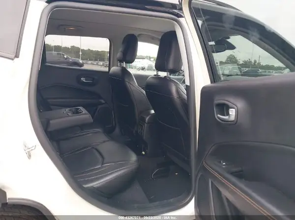 3C4NJDCB9JT471009 2018 JEEP COMPASS - Image 8