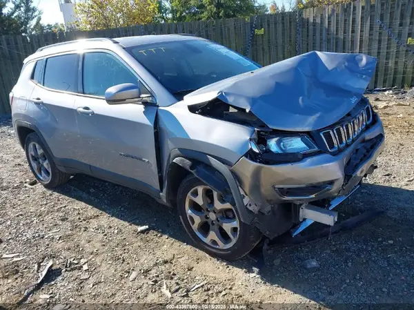 3C4NJDCB9KT639135 2019 JEEP COMPASS - Image 1