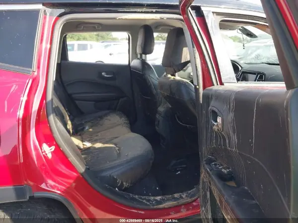 3C4NJDCB9KT639927 2019 JEEP COMPASS - Image 8