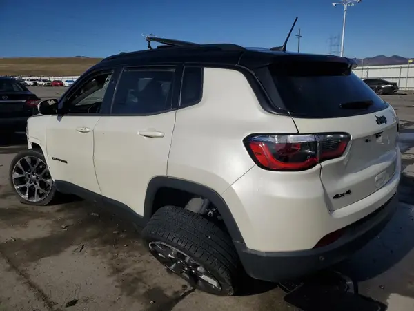 3C4NJDCB9KT675102 2019 JEEP COMPASS - Image 2